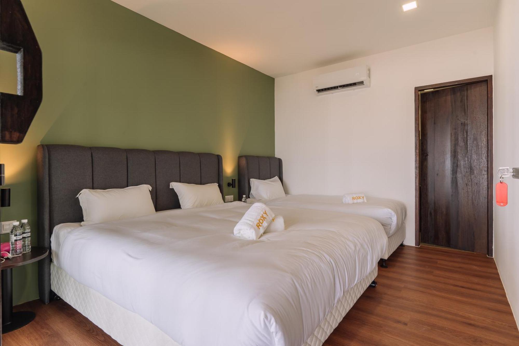 Roxy Sematan Villa & Townhouse Kültér fotó
